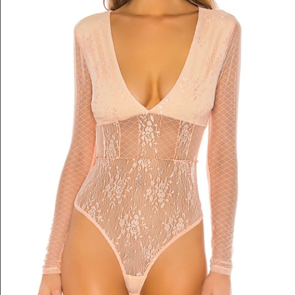 NBD Revolve Libra Low V Bodysuit Nude Pink XS